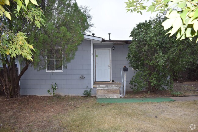 Building Photo - 4634 S Hughes St Rental