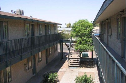 Courtyard - Sunset Ridge Apartments