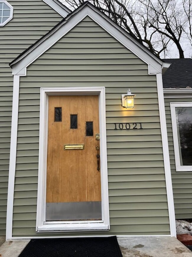 Photo - 10023 St Clair Ave Unidad 1