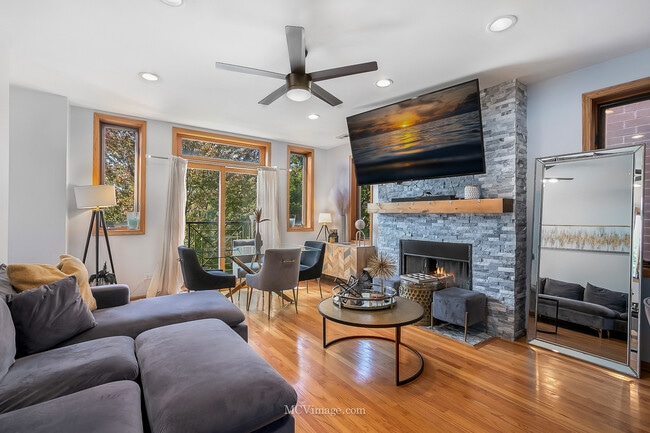 Photo - 3751 S Michigan Ave Unit 2