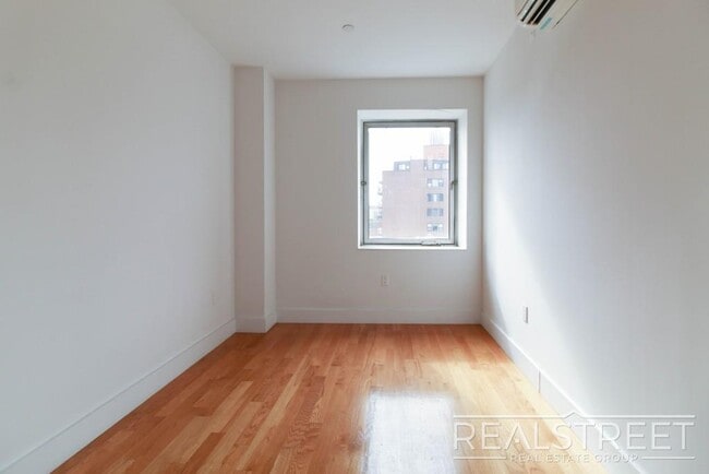 Photo - LUXURY 1 BED LOFT in Queens! Unit 325