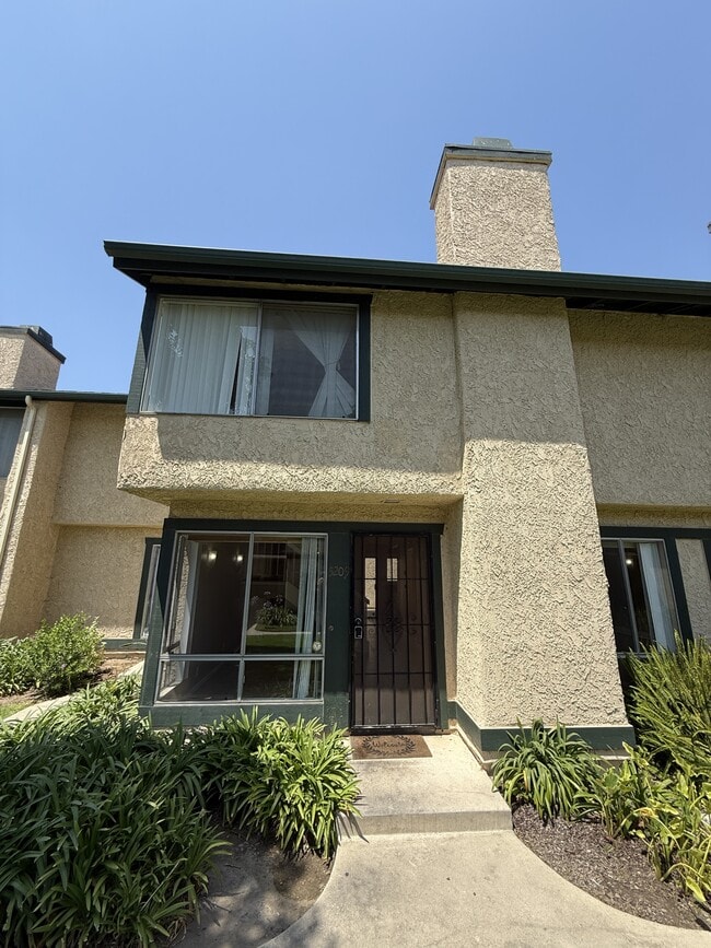 Building Photo - 5209 Perkins Rd Rental