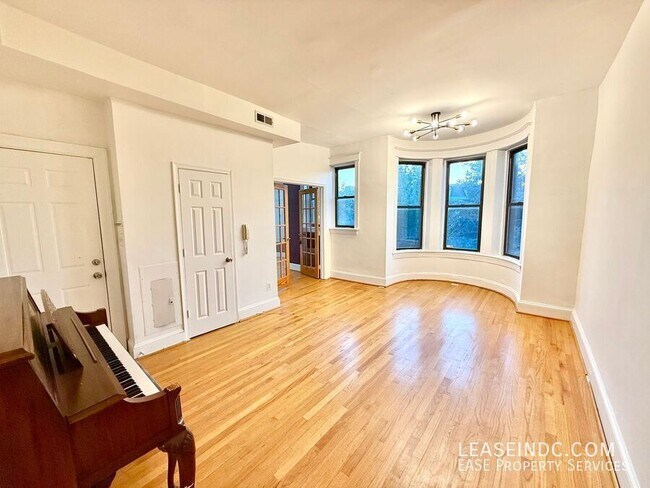 Photo - 3238 13th St NW Unidad #3