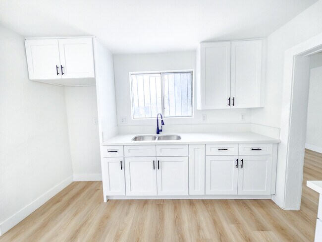 11128 S Budlong Ave