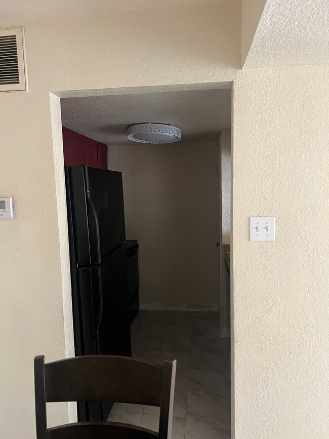 Building Photo - 8100 Creekbend Dr Unit 154 Rental