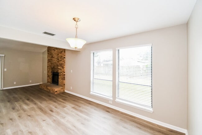 Photo - 7152 Holiday Hill Ct