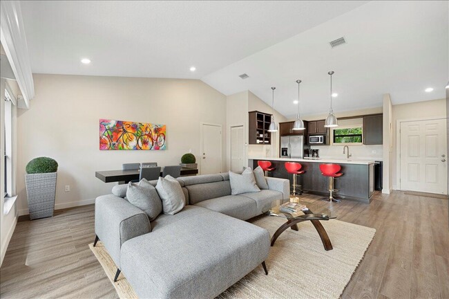 Building Photo - 11863 Wimbledon Cir Unit 542