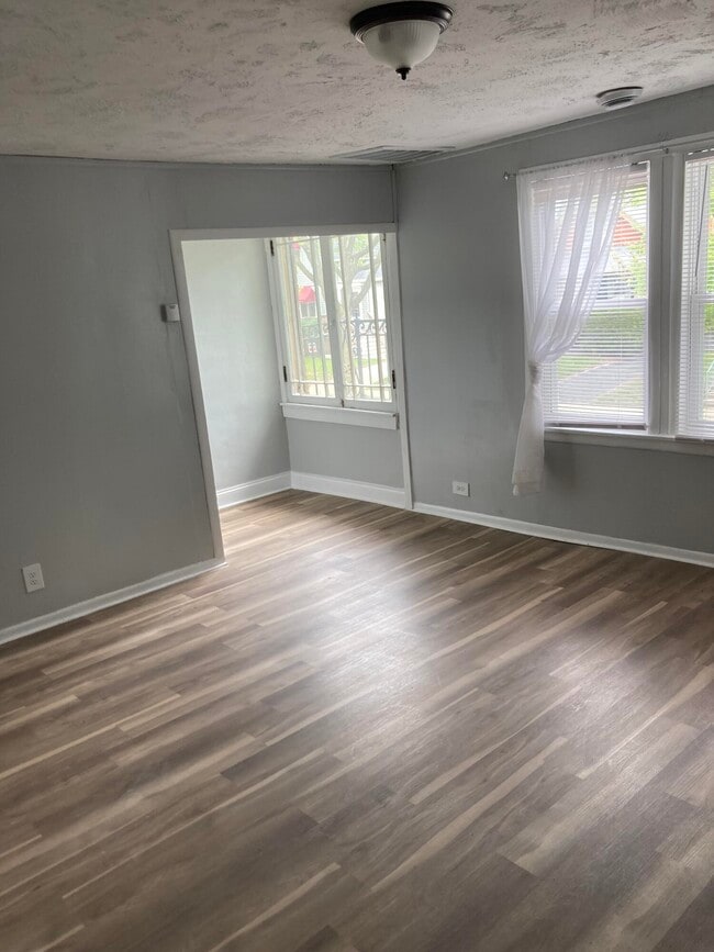 Photo - 117 N 60th St