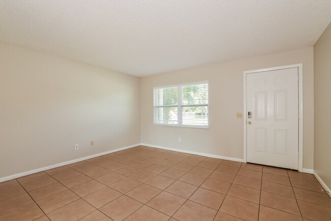 Photo - 206 Yale Dr