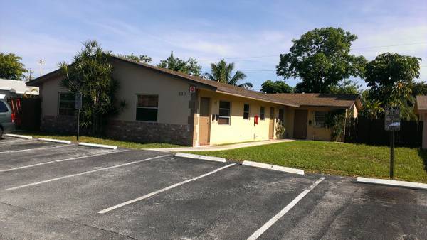 Building Photo - 230 NE 41st St Unit 2