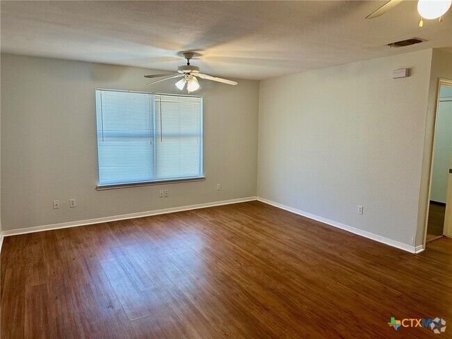 Building Photo - 607 Martin Luther King Dr Rental