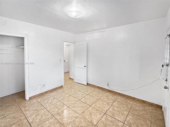 Photo - 1834 Harding St Unidad 1