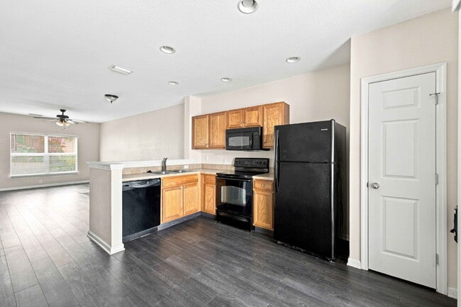 END-UNIT TOWNHOME FOR RENT IN GATED WYNCHASE AT FORE RANCH!