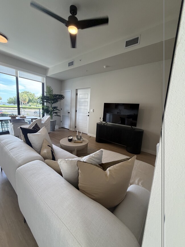 Photo - 11291 Biscayne Blvd