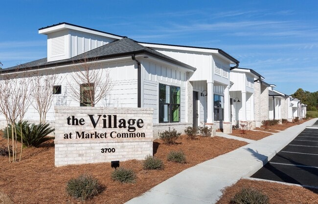 Photo - 960 Boardwalk