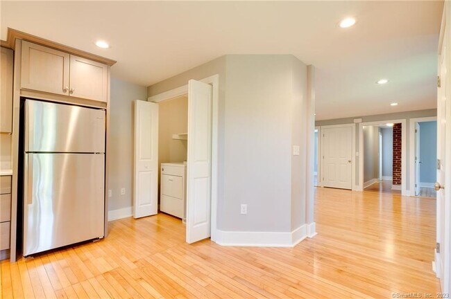 Photo - 157 River Rd Unit 1
