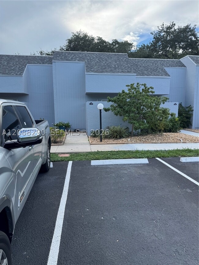 Building Photo - 25 Deer Creek Rd