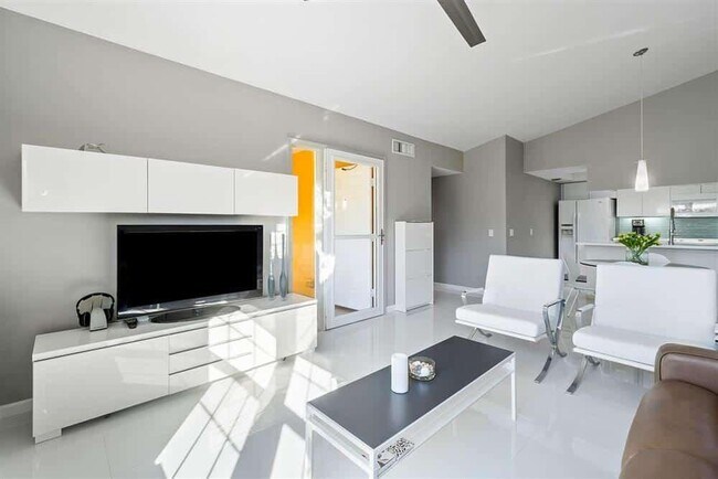 Photo - 119 Waterside Dr