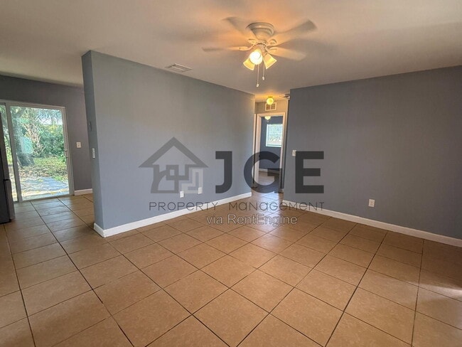 1218 W 25th St
