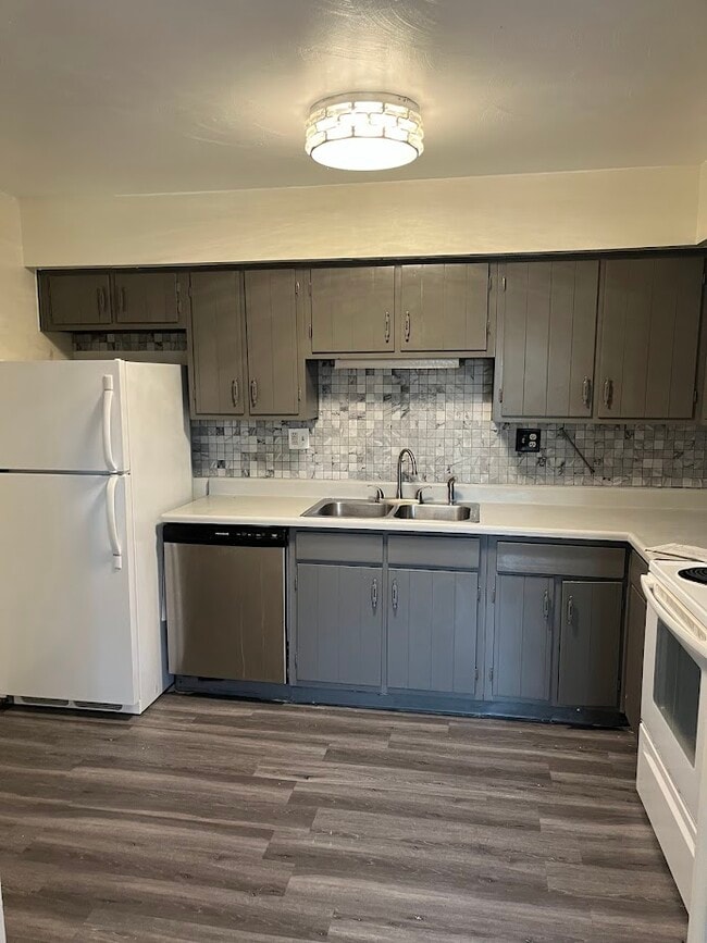912-914 La Tourrette Ct