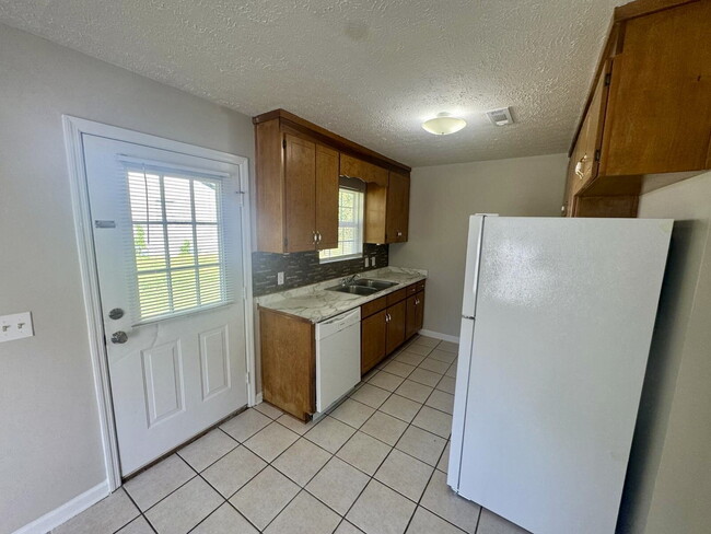 Photo - Charming 3BR/2BA home in Dothan, AL - Appl...