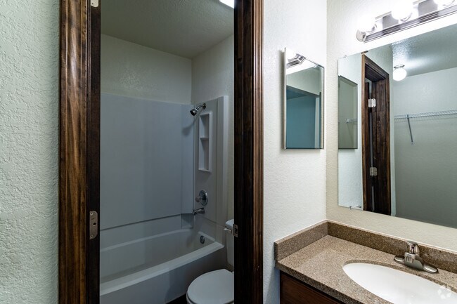 2BR / 2BA Small (Remodeled) - 872 SF