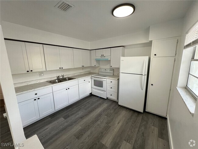Building Photo - 2708 Broadway Unit 1 Rental
