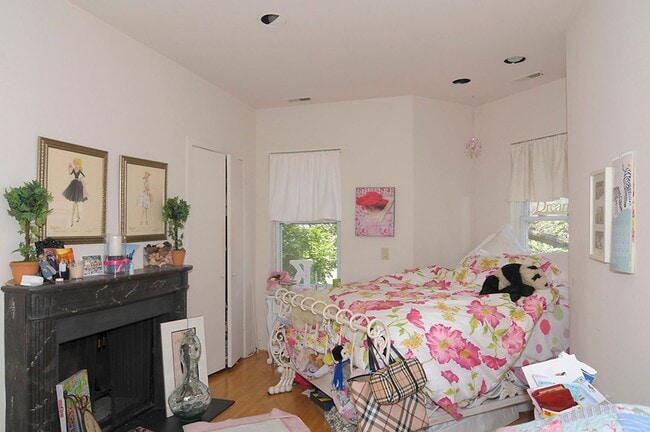 Photo - Georgetown Townhouse (Close to the West En...