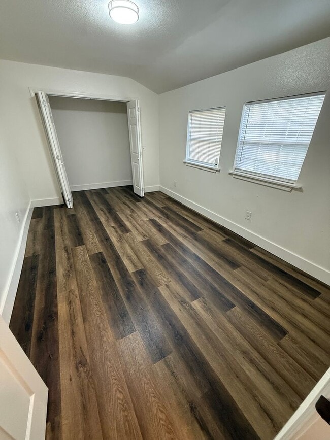 Photo - HOUSE:  3 Bed, 1 bath, Large Yard, Newly R...