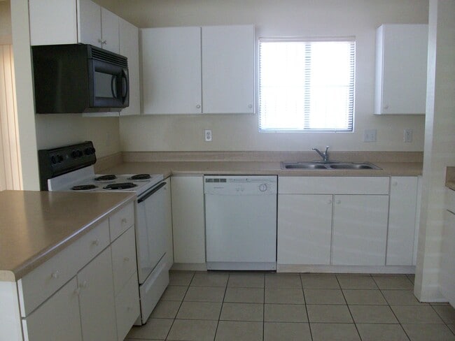 Photo - 439 E Linden St Unit 2
