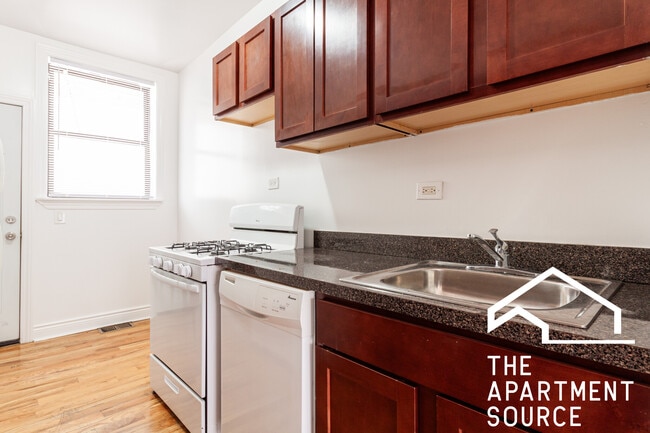 Photo - 812 W Waveland Ave Apartments Unit S1