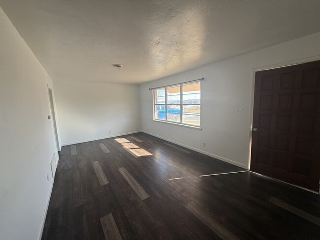 Photo - 734 E 30th St