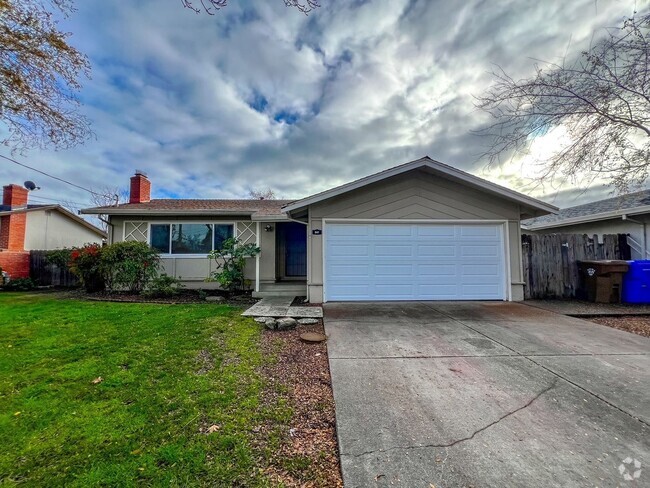 Building Photo - Centrally Located Four Bedroom Napa Home