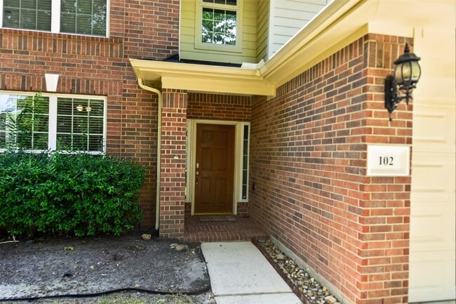 Photo - 102 N Queenscliff Cir