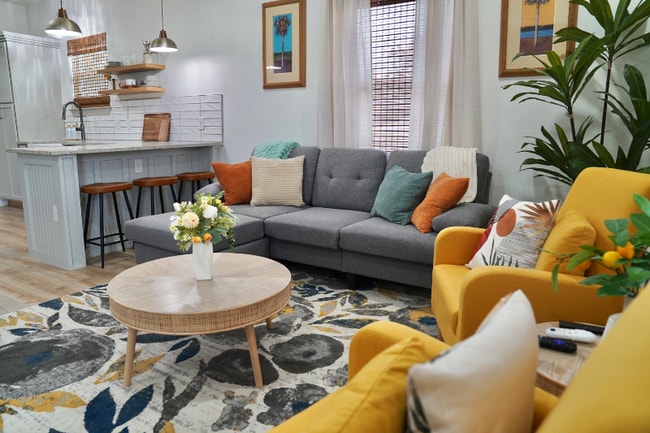 Photo - 619 Woodside Dr