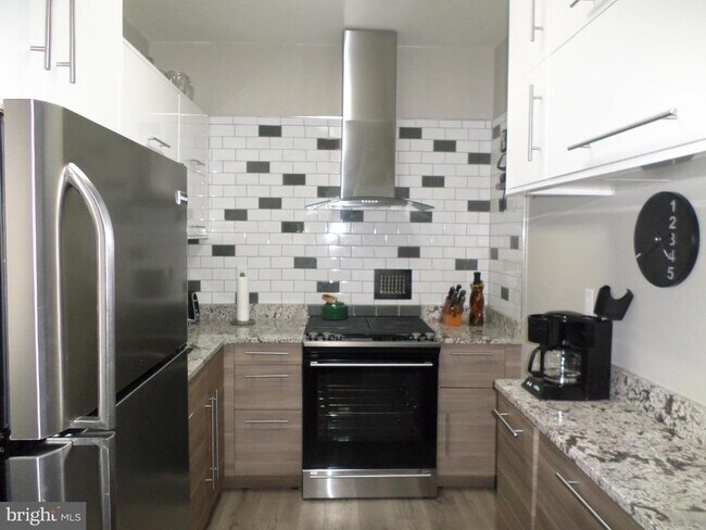 Photo - 2939 Van Ness St NW Unidad 516