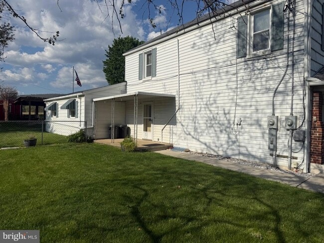 Building Photo - 10899 Fish and Game Rd