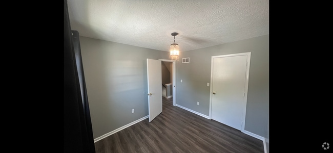 Building Photo - 228 N Yencer St Unit Apt C