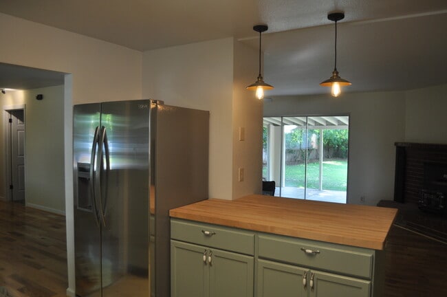 Building Photo - 786 Portal Drive