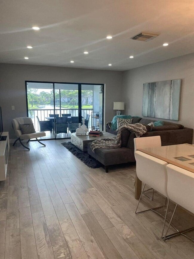 Photo - 9299 Vista Del Lago