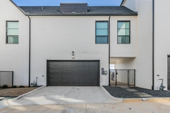 Photo - Excellent 3 bedroom 2.5 bath in Arlington