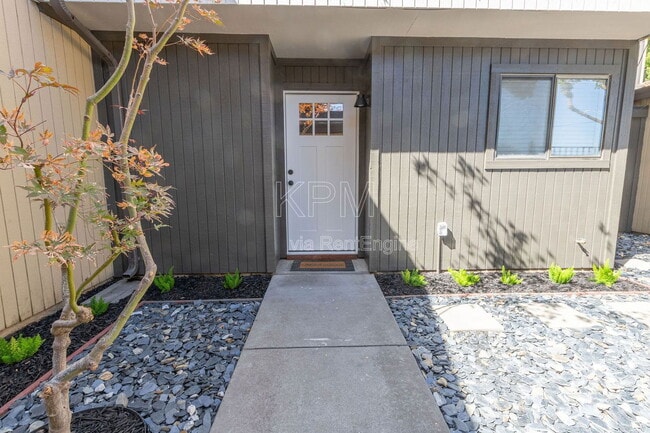 Photo - 955 Academy St