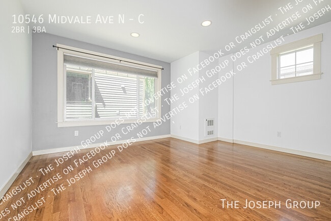 Photo - 10546 Midvale Ave N