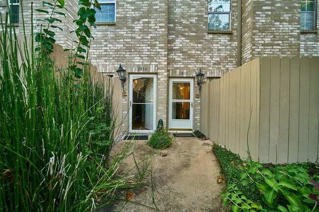 Photo - 2816 Holly Hall St