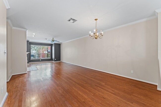 Photo - 2905 Crawford St