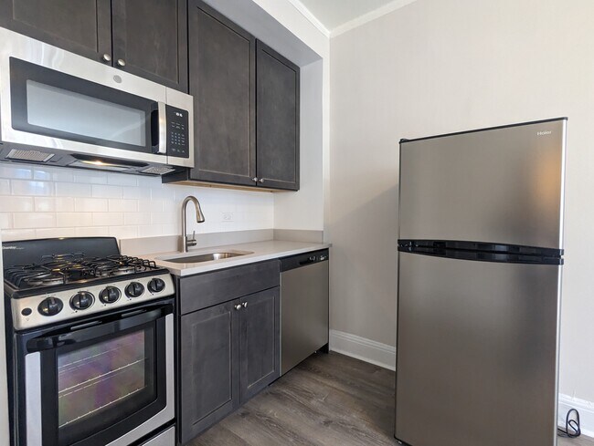 Building Photo - 2775 N Milwaukee Ave Unit 323 Rental