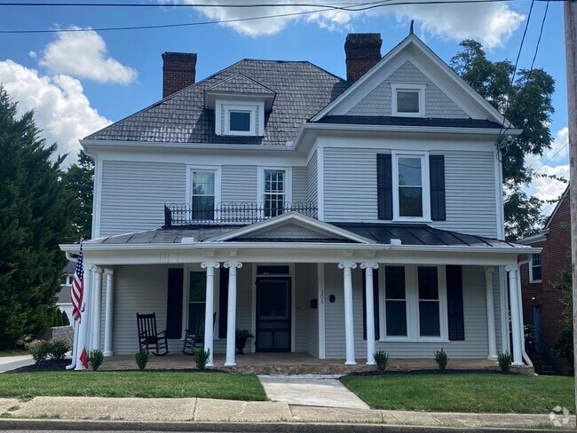 Apt 3, top right side - 306 N Main St Unit #1 Rental