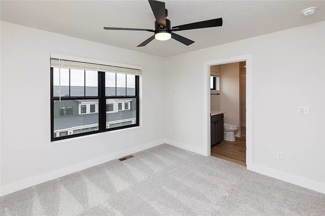 Photo - 2833 SW Prairie Trail Pky