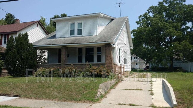 Photo - 2124 Eastern Ave NE