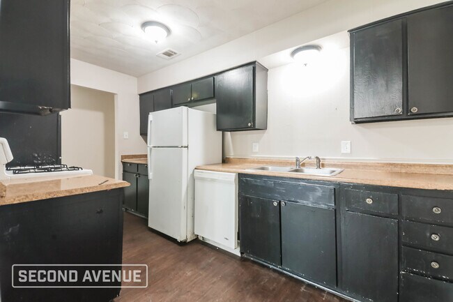 Photo - 802 Memorial Dr